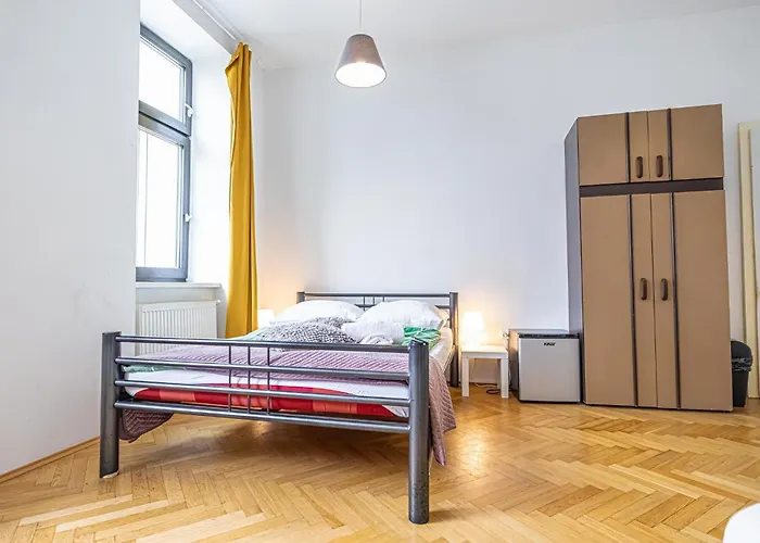 Near Lorenz Boehler & Danube - Modern 4br With Garden, Tv & Wifi *