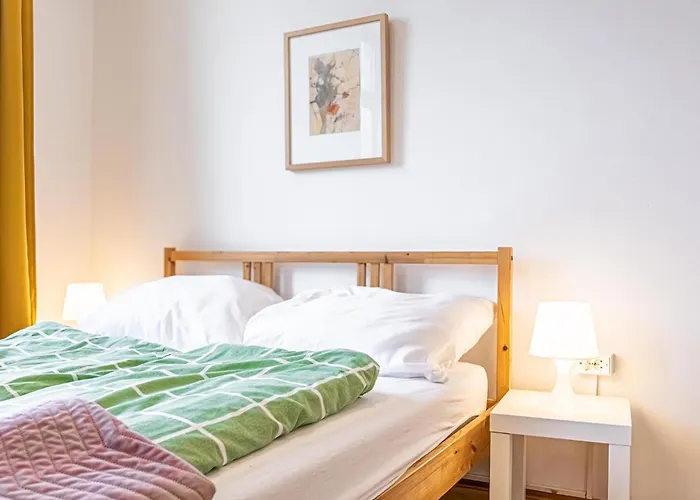 Near Lorenz Boehler & Danube - Modern 4br With Garden, Tv & Wifi شقة