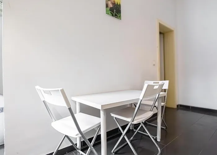 Near Lorenz Boehler & Danube - Modern 4br With Garden, Tv & Wifi