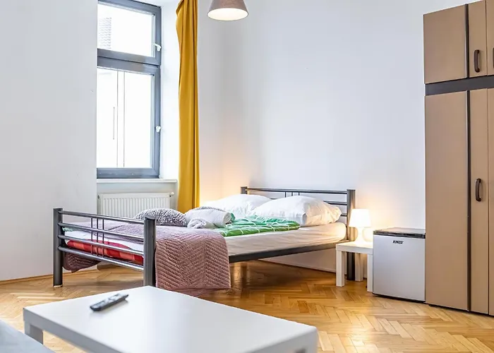 Near Lorenz Boehler & Danube - Modern 4br With Garden, Tv & Wifi شقة فيينا