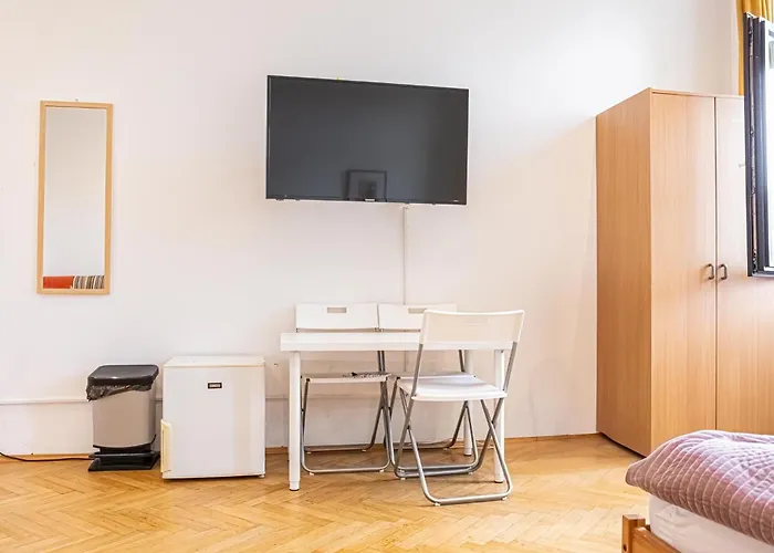 Near Lorenz Boehler & Danube - Modern 4br With Garden, Tv & Wifi شقة