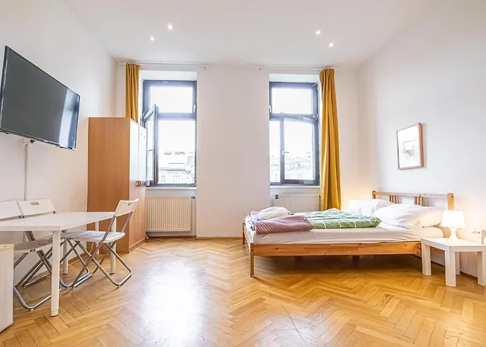 Near Lorenz Boehler & Danube - Modern 4br With Garden, Tv & Wifi