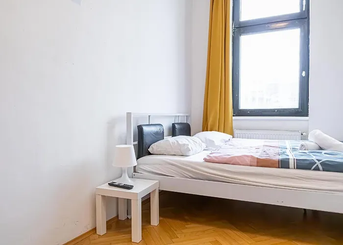Near Lorenz Boehler & Danube - Modern 4br With Garden, Tv & Wifi *