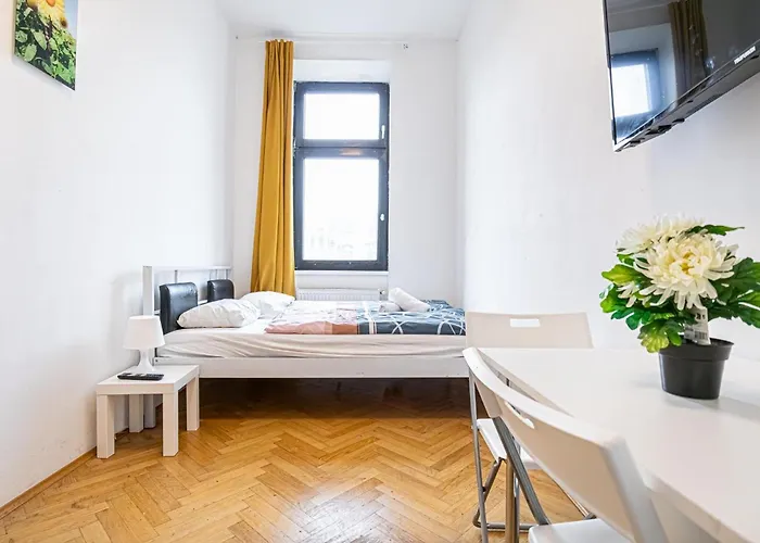 Near Lorenz Boehler & Danube - Modern 4br With Garden, Tv & Wifi شقة *