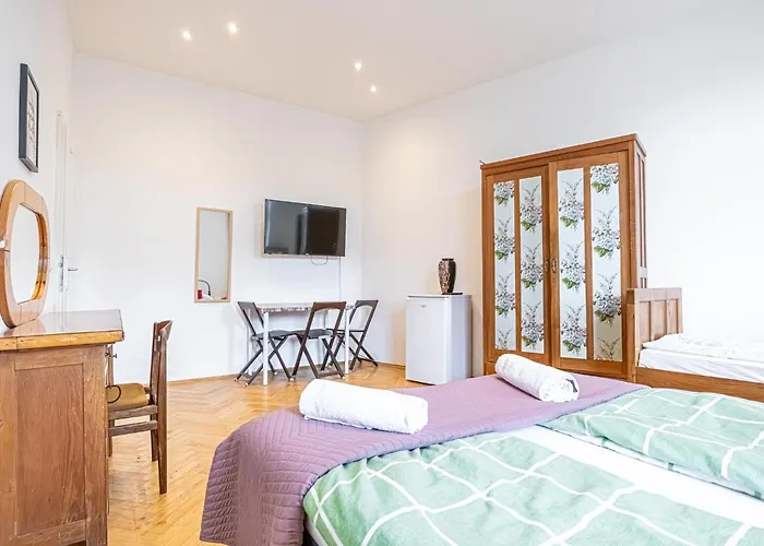 Near Lorenz Boehler & Danube - Modern 4br With Garden, Tv & Wifi