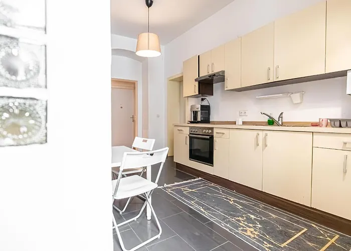شقة Near Lorenz Boehler & Danube - Modern 4br With Garden, Tv & Wifi فيينا