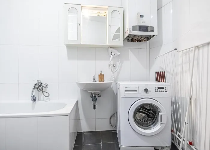 Near Lorenz Boehler & Danube - Modern 4br With Garden, Tv & Wifi شقة فيينا