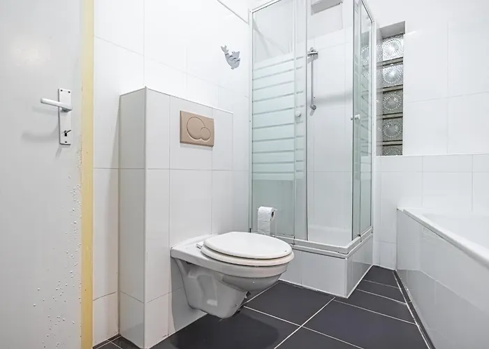 Near Lorenz Boehler & Danube - Modern 4br With Garden, Tv & Wifi