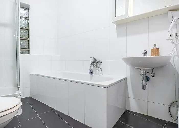 Near Lorenz Boehler & Danube - Modern 4br With Garden, Tv & Wifi