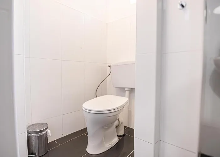 Near Lorenz Boehler & Danube - Modern 4br With Garden, Tv & Wifi شقة *